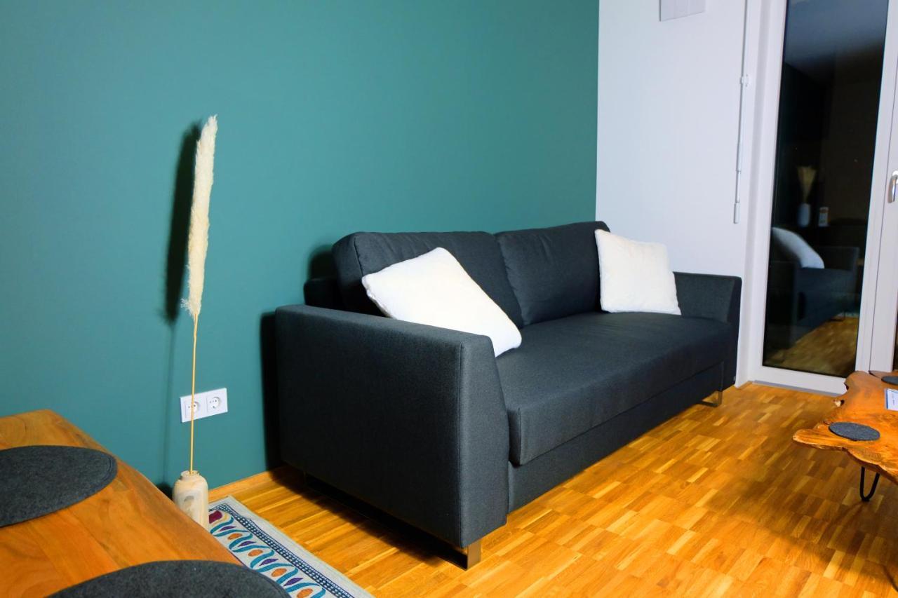 Design Apartment Nr 2 Mit Terrasse Und Parkplatz Штраубинг Экстерьер фото