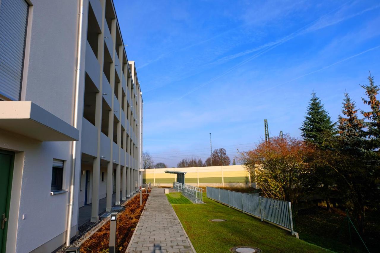 Design Apartment Nr 2 Mit Terrasse Und Parkplatz Штраубинг Экстерьер фото